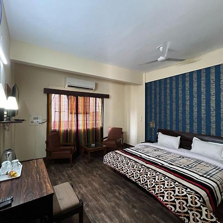 ורנאסי Gautam Hotel מראה חיצוני תמונה