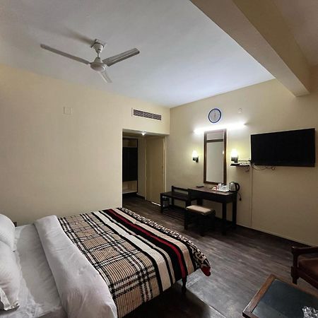 ורנאסי Gautam Hotel מראה חיצוני תמונה