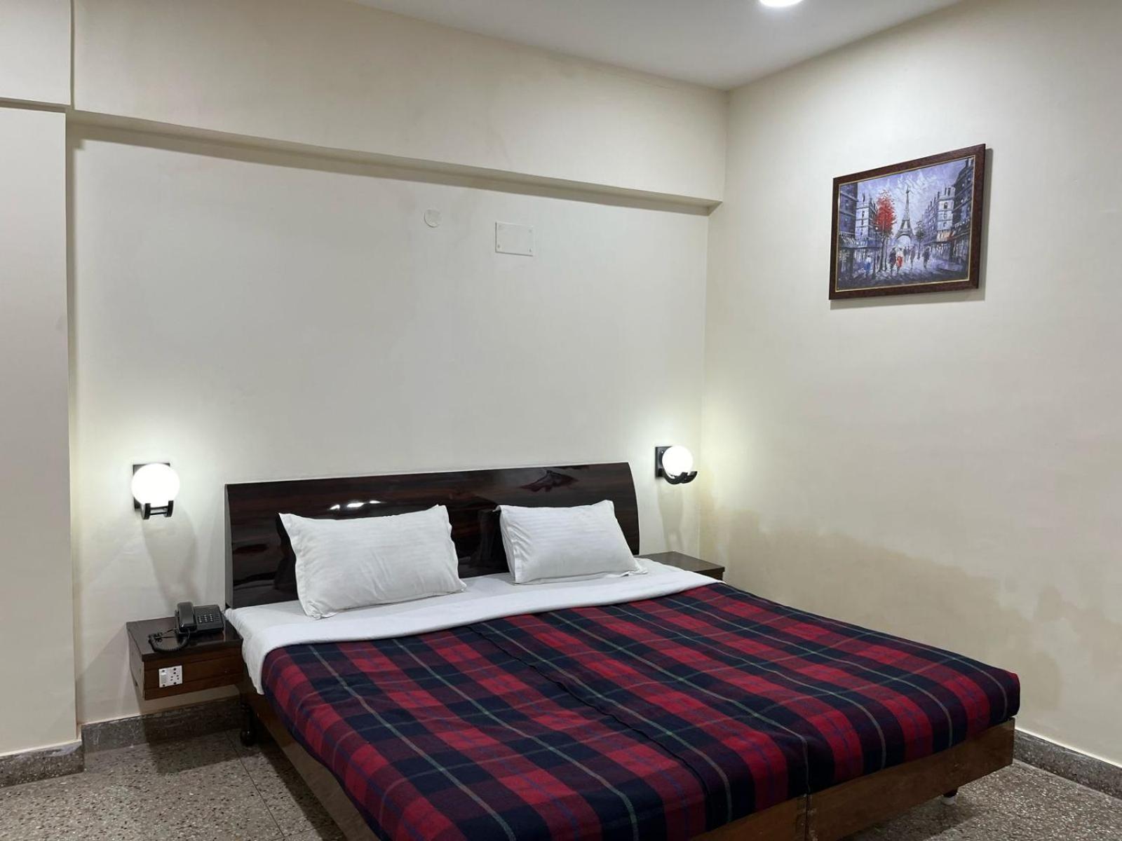 ורנאסי Gautam Hotel מראה חיצוני תמונה