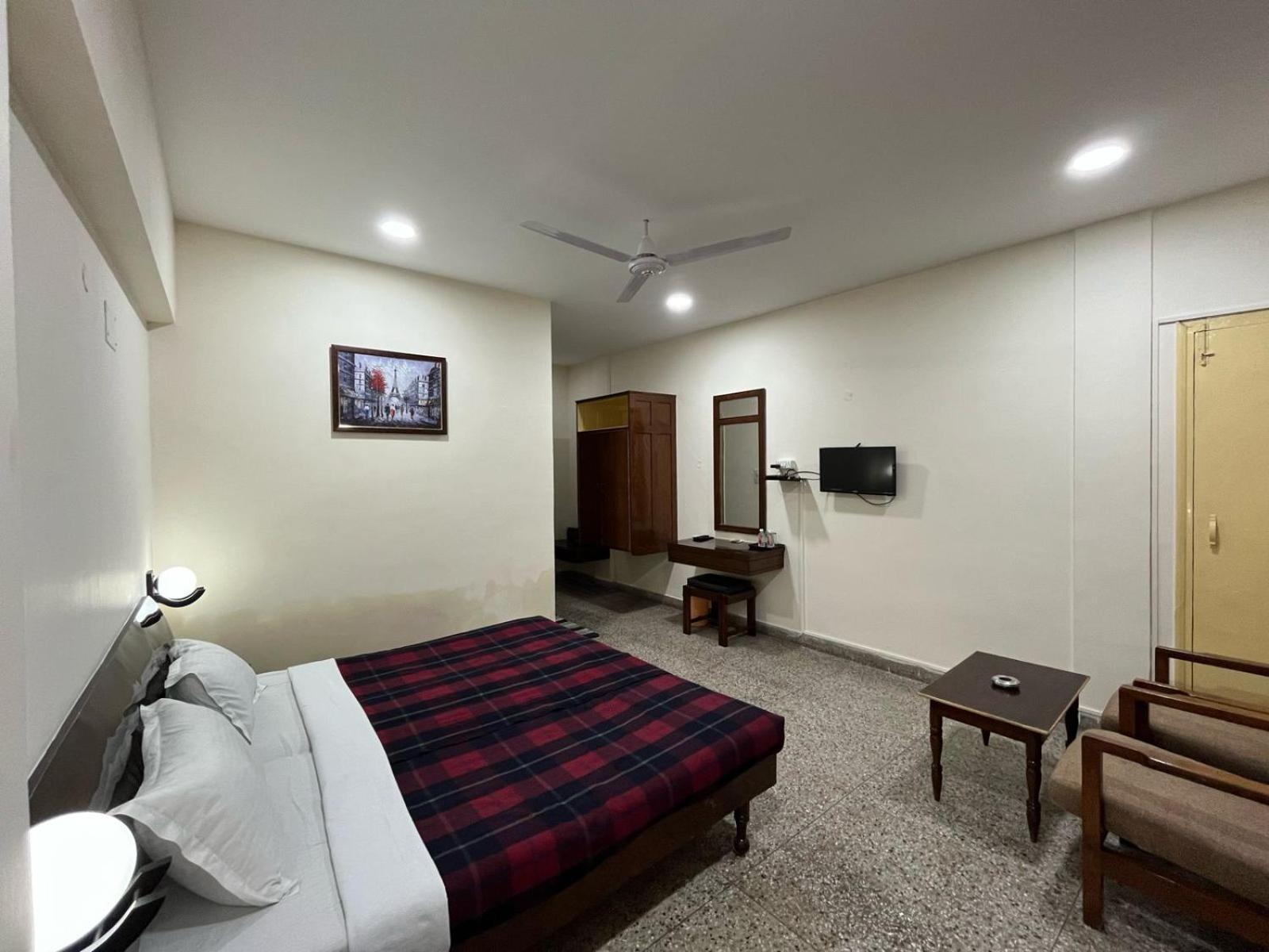 ורנאסי Gautam Hotel מראה חיצוני תמונה