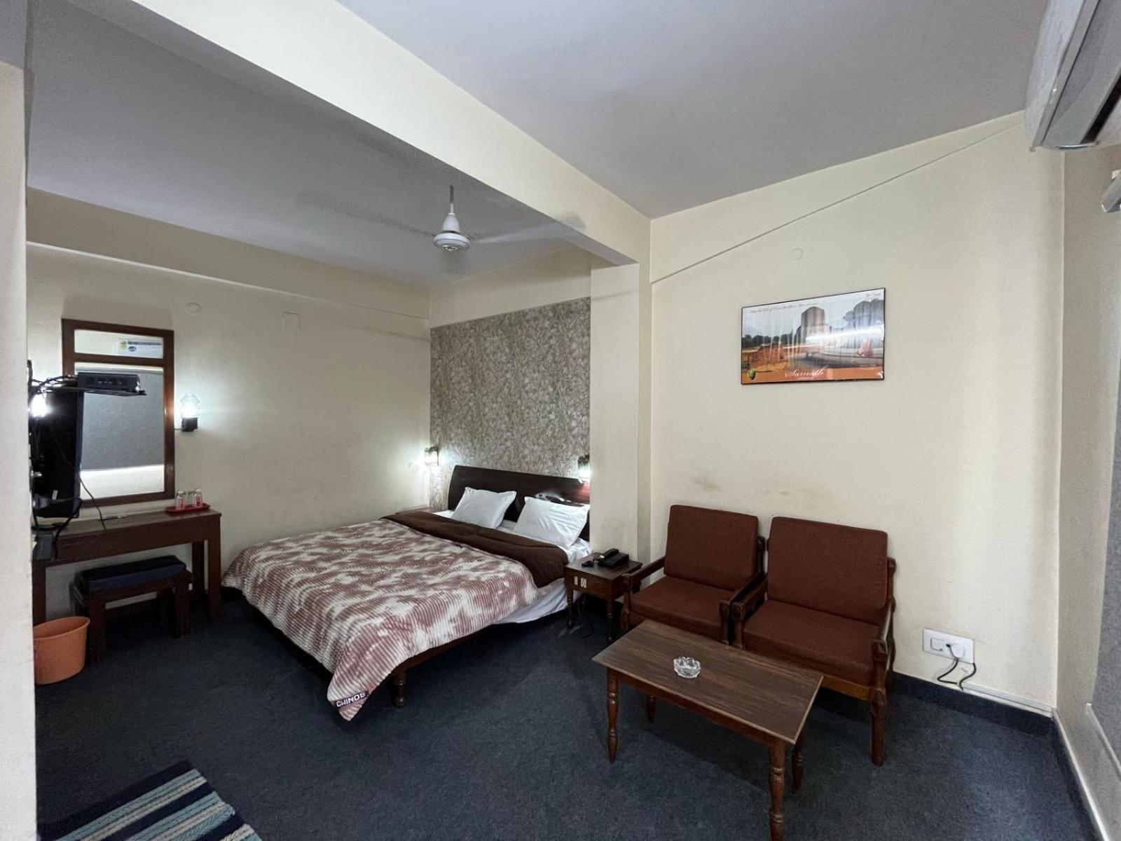 ורנאסי Gautam Hotel מראה חיצוני תמונה