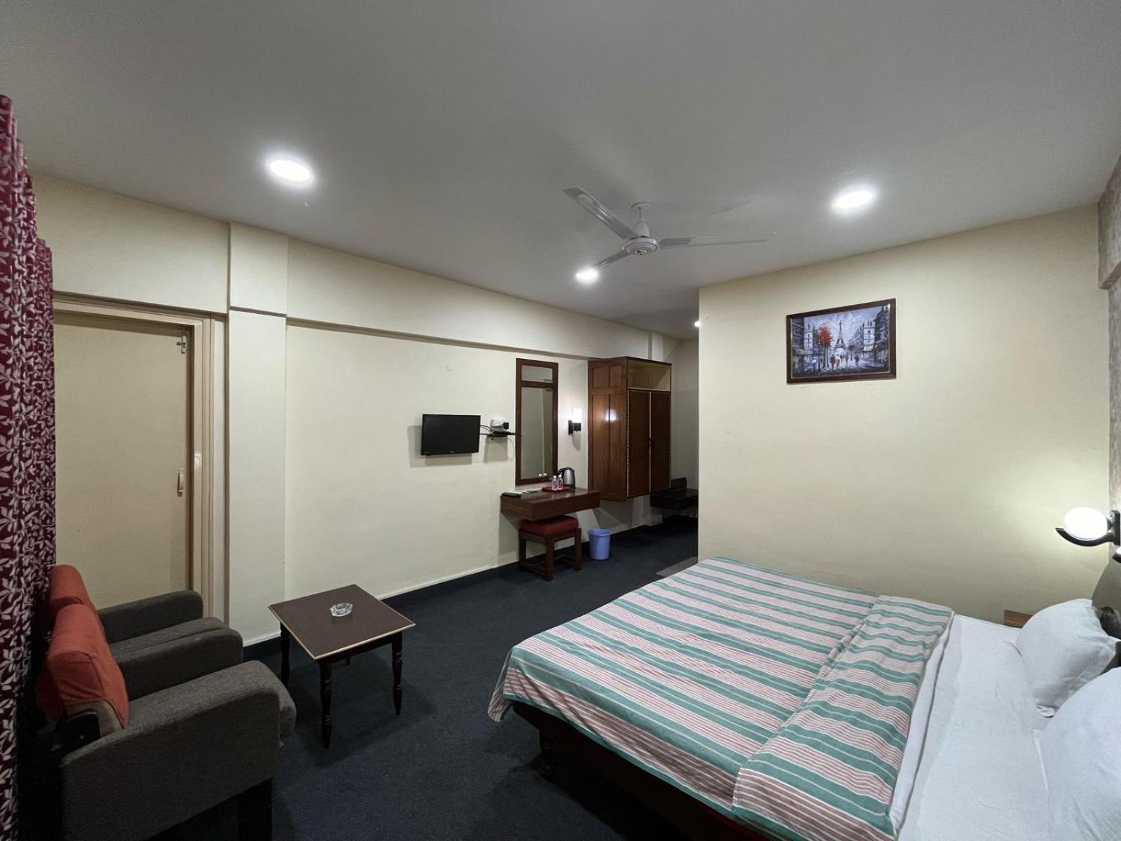 ורנאסי Gautam Hotel מראה חיצוני תמונה