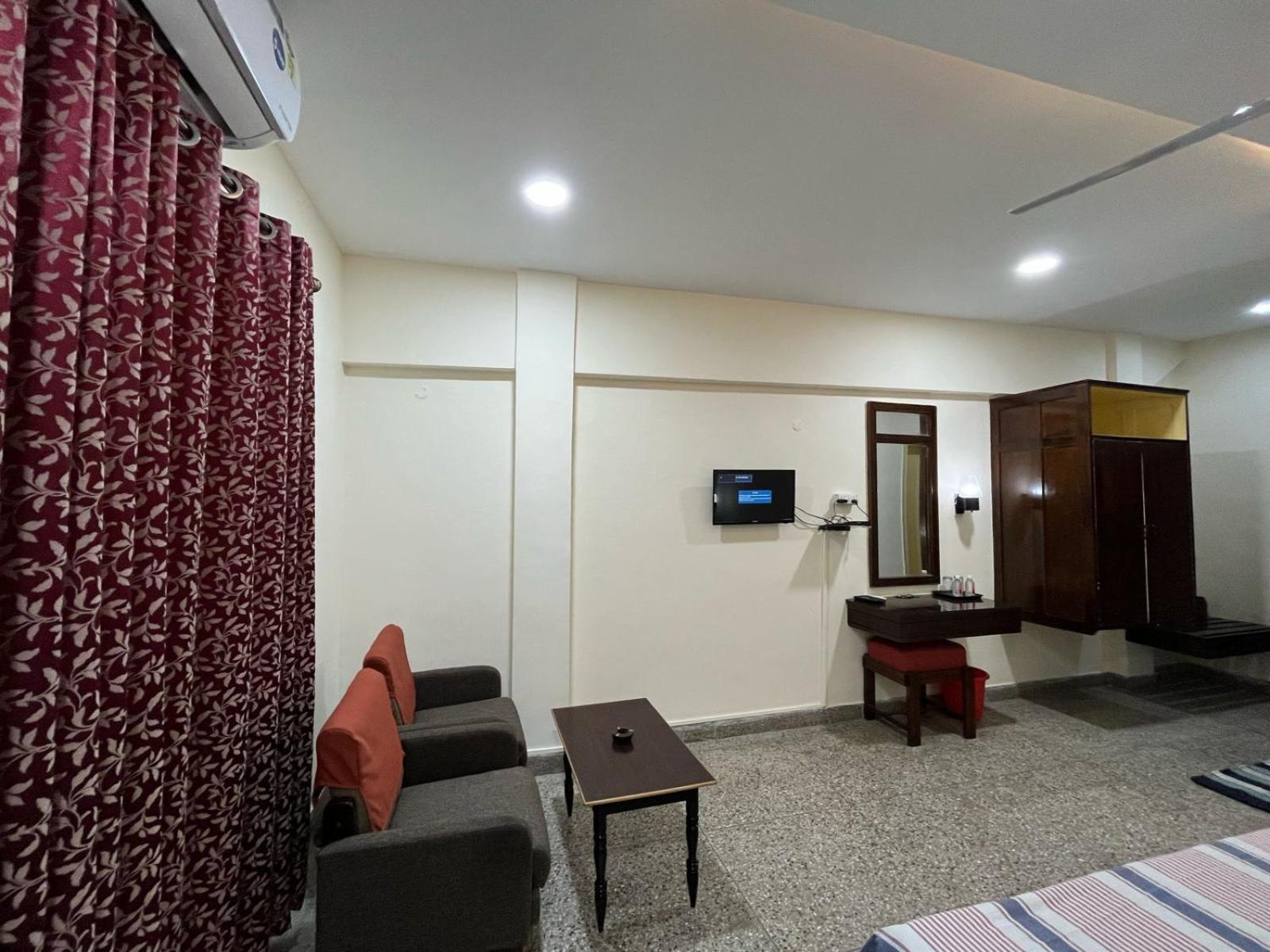 ורנאסי Gautam Hotel מראה חיצוני תמונה