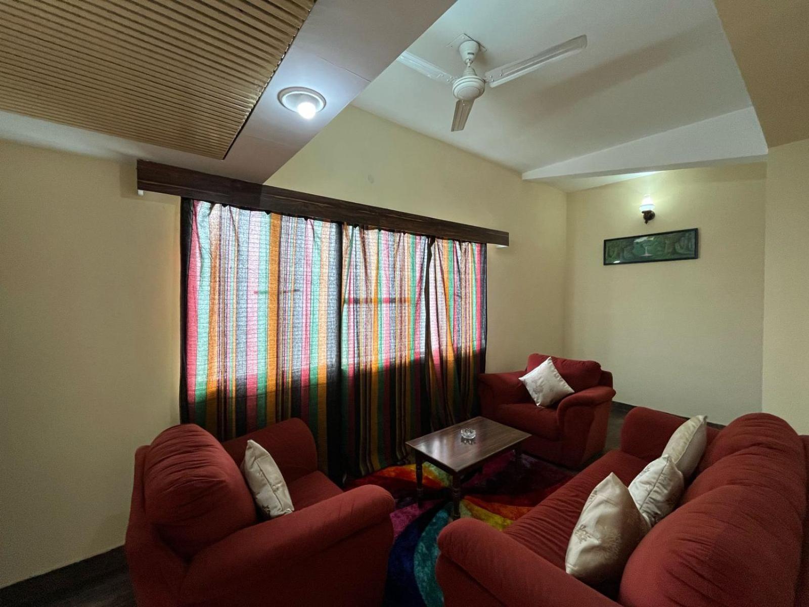 ורנאסי Gautam Hotel מראה חיצוני תמונה