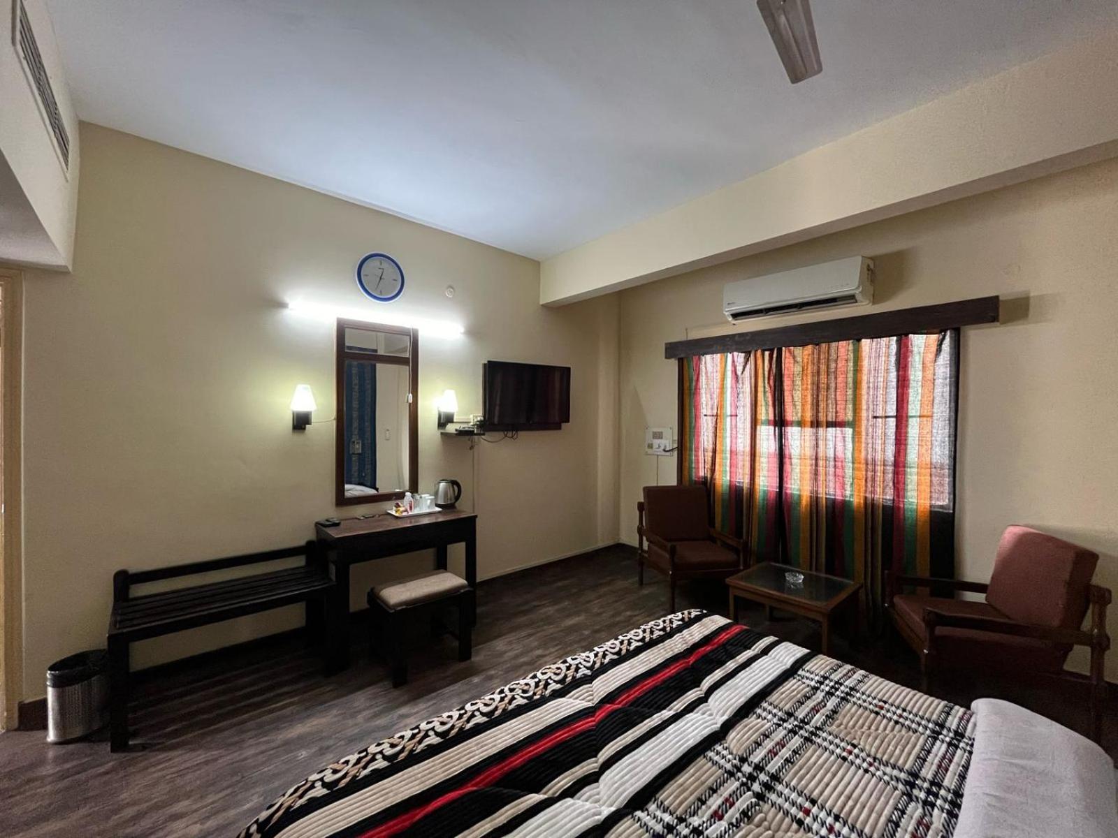 ורנאסי Gautam Hotel מראה חיצוני תמונה