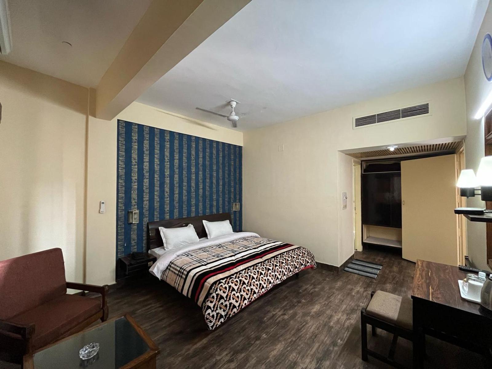 ורנאסי Gautam Hotel מראה חיצוני תמונה