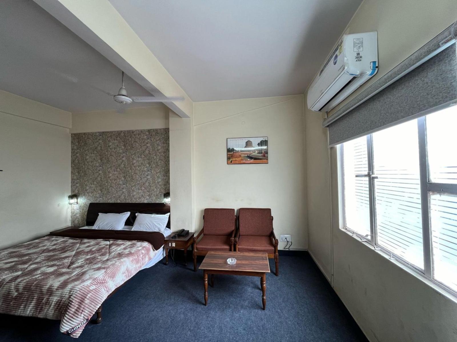 ורנאסי Gautam Hotel מראה חיצוני תמונה