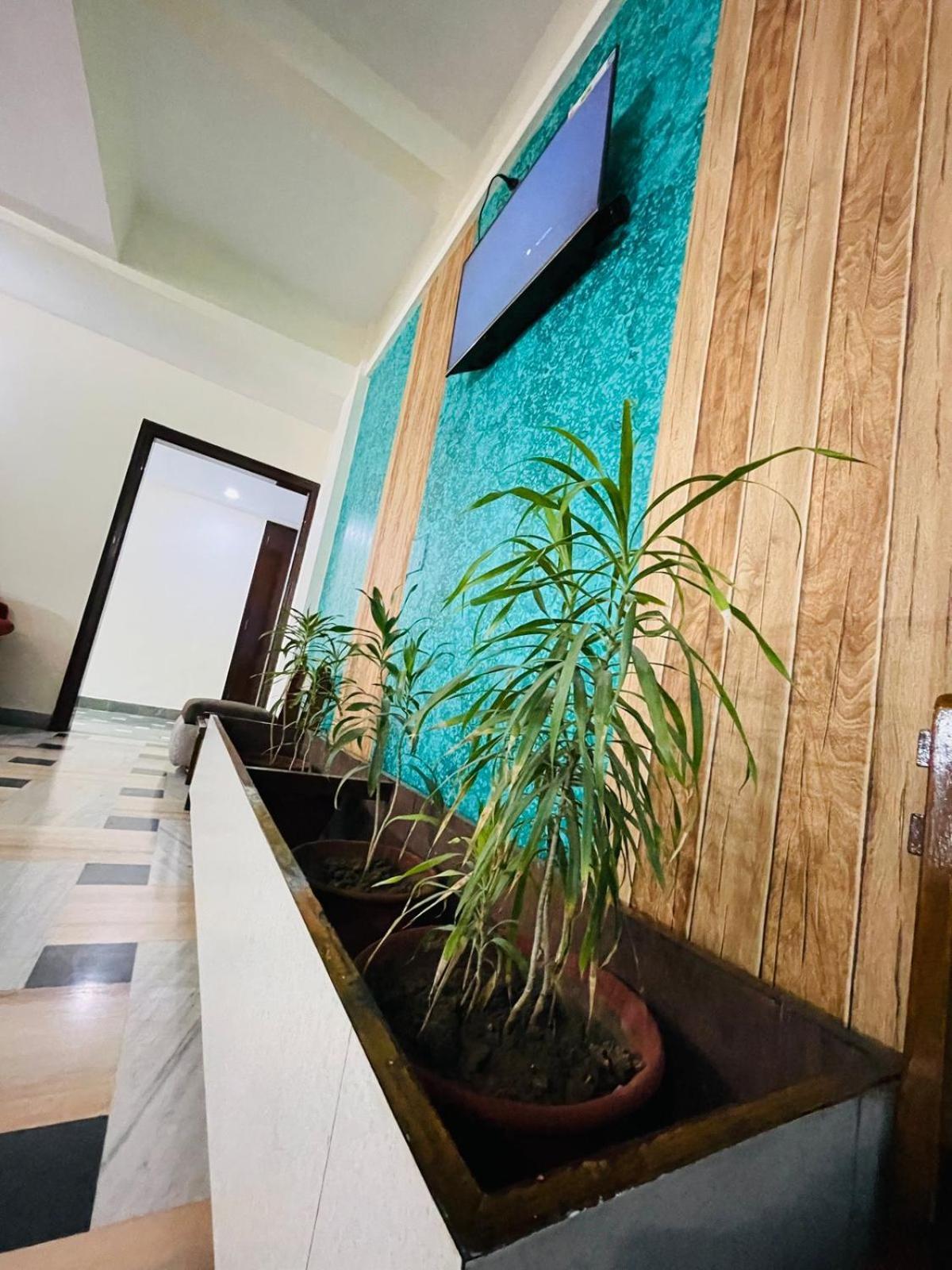 ורנאסי Gautam Hotel מראה חיצוני תמונה