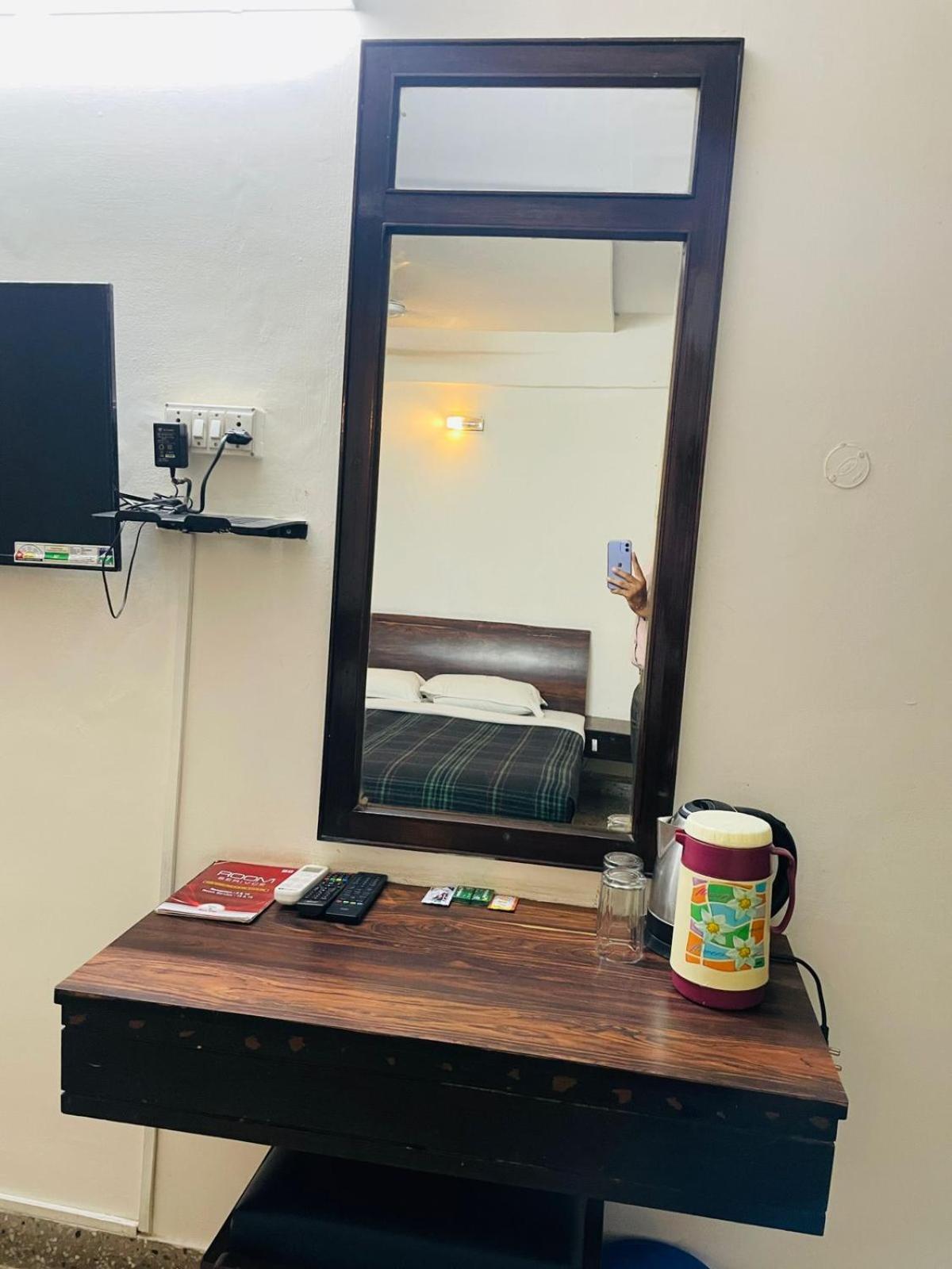 ורנאסי Gautam Hotel מראה חיצוני תמונה
