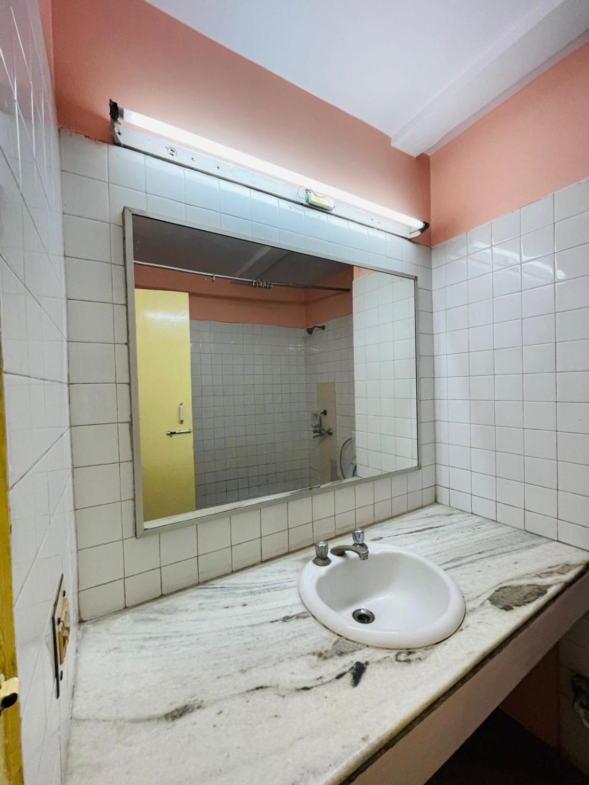 ורנאסי Gautam Hotel מראה חיצוני תמונה