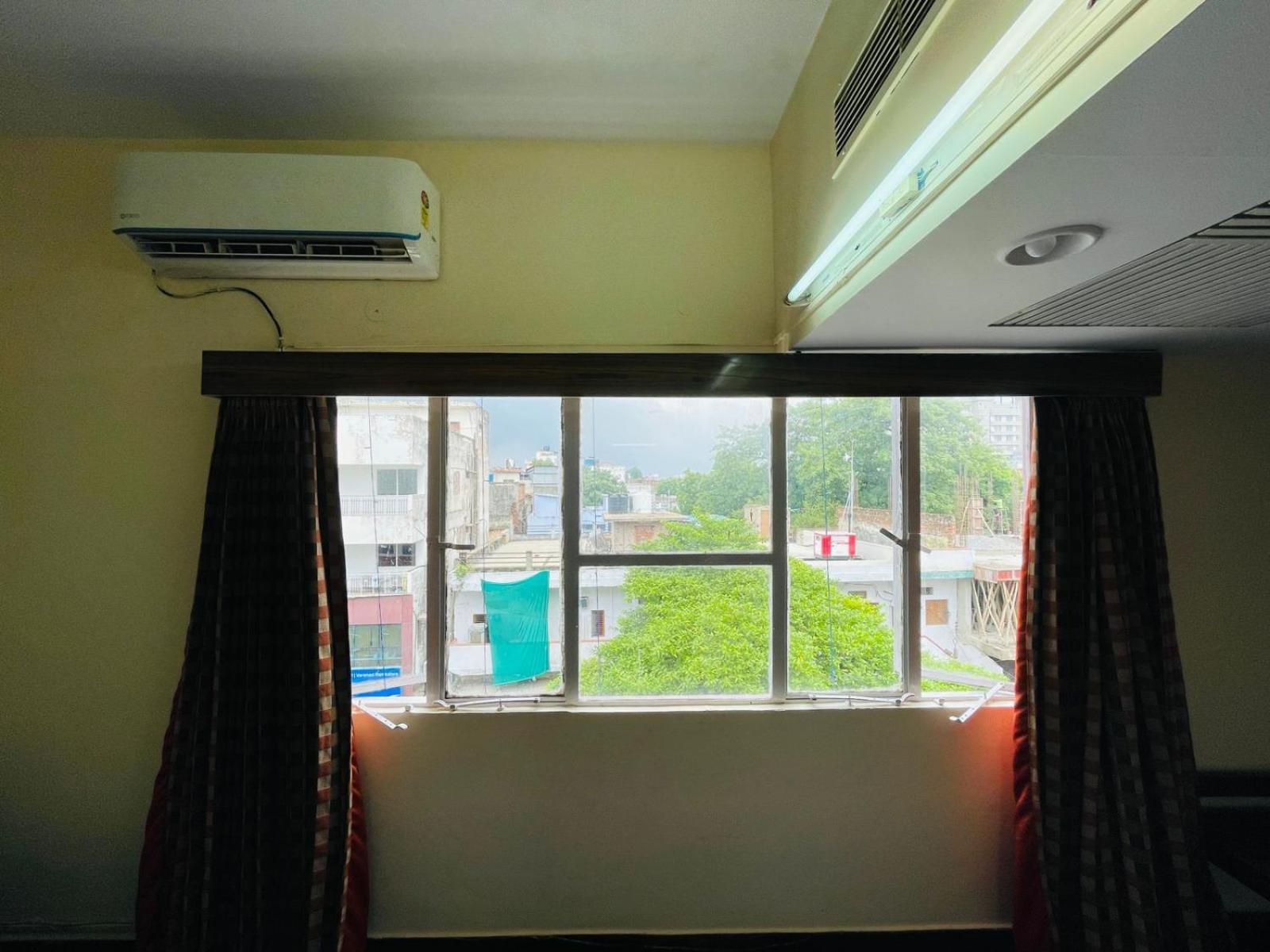 ורנאסי Gautam Hotel מראה חיצוני תמונה