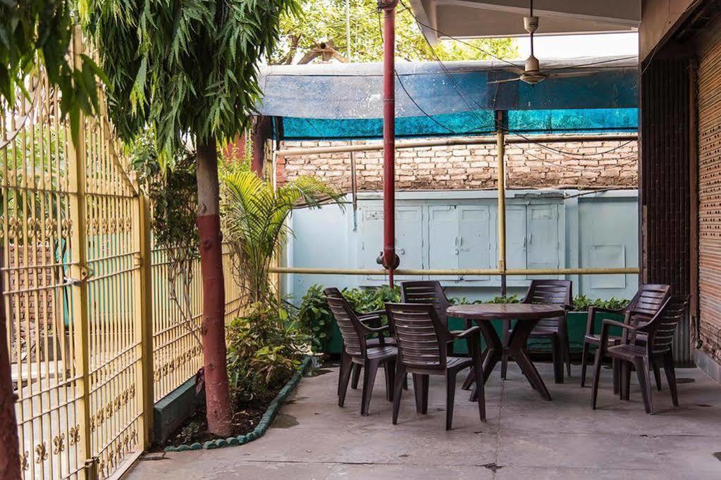 ורנאסי Gautam Hotel מראה חיצוני תמונה